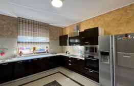 Vilă S + P + M de 286 mpu și curte 875 mp, saună, piscină acoperită, zona Ford 