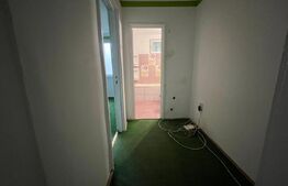 Apartament cu 2 camere, nemobilat, semidecomandat, etaj 1, Nanterre