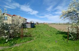 Teren Pielesti,  1.364 mp, toate utilitățile , front 14,5 mp 