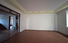 Casa cu 7 camere, 4 bai, 330 mp, 900 mp curte, zona Ford