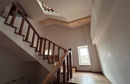 Casa cu 7 camere, 4 bai, 330 mp, 900 mp curte, zona Ford