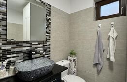 Casa de vanzare, cu 3 camere, 76 mp utili, 240 mp teren, zona Damila