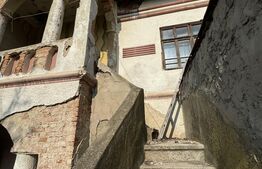 Conac cu teren intravilan 8759 mp, priveliste panoramica, Ciutura