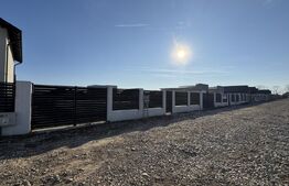 Teren intravilan împrejmuit de 465 mp, toate utilitățile, Cârcea