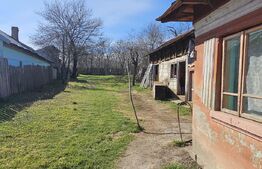 Casa demolabila, 3 camere, 80 mp, cu 2000 mp, in zona Ghercesti