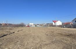 Teren intravilan 650 mp, front 32 metri, zona Girlesti