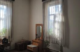 Casa cu 4 camere, 128 mp utili si 303 mp teren, zona centrala