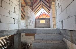 Casa la rosu P+M, Cernele (capatul lui 2), 420 mp teren, 149 mp utili