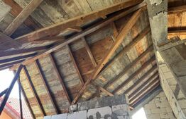 Casa la rosu P+M, Cernele (capatul lui 2), 420 mp teren, 149 mp utili