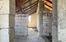 Casa la rosu P+M, Cernele (capatul lui 2), 420 mp teren, 149 mp utili