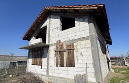 Casa la rosu P+M, Cernele (capatul lui 2), 420 mp teren, 149 mp utili