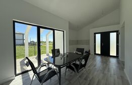 Casa pe parter cu un design deosebit, zona nordica / Simnicul de Jos