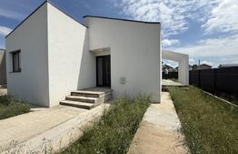 Casa pe parter cu un design deosebit, zona nordica / Simnicul de Jos
