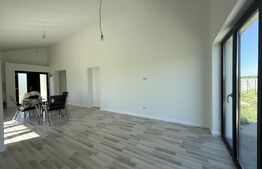 Casa pe parter cu un design deosebit, zona nordica / Simnicul de Jos