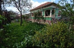 Casa regim P,  80mp, zona bisericii din Catargiu