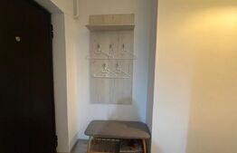 Apartament cu 3 camere, 80 mp, decomandat, situat la etaj intermediar, în zona centrală