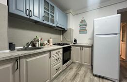 Apartament cu 3 camere, 80 mp, decomandat, situat la etaj intermediar, în zona centrală