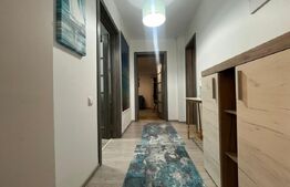 Apartament cu 3 camere, 80 mp, decomandat, situat la etaj intermediar, în zona centrală