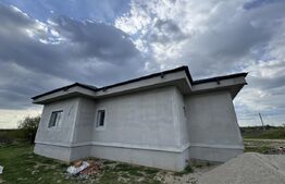 Casa parter, 120 mp utili, 390 mp teren, Valea Fetii