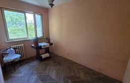Apartament de vanzare cu 3 camere, 48 mp, zona Valea Rosie 