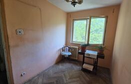 Apartament de vanzare cu 3 camere, 48 mp, zona Valea Rosie 