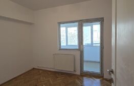 Apartament, renovat, cu 4 camere, 120 mp totali,  zona Centrala-Mercur