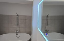 Apartament, renovat, cu 4 camere, 120 mp totali,  zona Centrala-Mercur