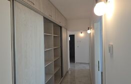 Apartament, renovat, cu 4 camere, 120 mp totali,  zona Centrala-Mercur