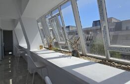 Apartament, renovat, cu 4 camere, 120 mp totali,  zona Centrala-Mercur