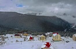 Pensiune D+P+2E cu restaurant + terasa, excelent poziționată în stațiunea Rânca 