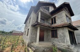 Casă la roșu Filiași, 232 mp, teren generos 1842 mp, investiție ideală