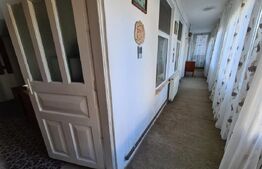 Casa cu 3 camere, 90 mp, teren de 200 mp, zona centrala