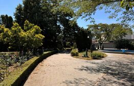 Vila de vanzare, cu 11 camere, 550 mp, zona Bariera Vâlcii