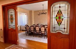 Vila de vanzare, cu 11 camere, 550 mp, zona Bariera Vâlcii