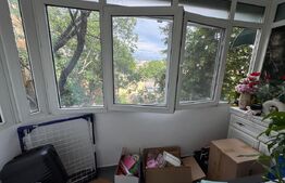 Apartament de vanzare, cu 3 camere, 55 mp, zona Sarari