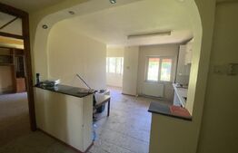 Apartament de 77mp , 3 camere decomandat et.2/4  langa Biserica mica ,Filiasi