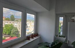 Apartament de vanzare, cu 4 camere, 75 mp, zona Rovine 