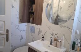 Apartament de vanzare, cu 4 camere, 75 mp, zona Rovine 