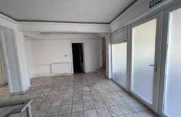 Spatiu comercial pe 2 niveluri, 230 mp, zona semicentrala