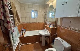 Apartament de 3 camere, decomandat, cartierul 1 Mai