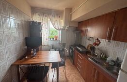 Apartament de vanzare, cu 3 camere decomandate, 80 mp, zona Rotonda