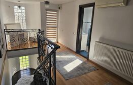 Acasă, în spatele parcului: casă inteligentă cu birou, terase și infrastructură 