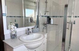 Acasă, în spatele parcului: casă inteligentă cu birou, terase și infrastructură 