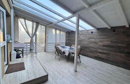 Acasă, în spatele parcului: casă inteligentă cu birou, terase și infrastructură 