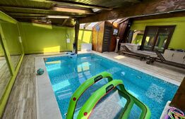 Casă de inchiriat, cu 4 dormitoare cu piscină, grătar, iaz și zonă de relaxare