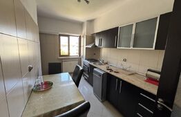 Apartament 3 camere, 2 bai, decomandat, zona Centrul Vechi