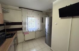 Apartament cu 3 camere, decomandat, 75 mp, Rovine, zona cofetaria Damarin