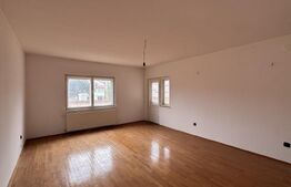 Casă P + E + M cu garaj și casă P, 247 mp utili, 292 mp teren, Centru