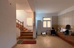 Casă P + E + M cu garaj și casă P, 247 mp utili, 292 mp teren, Centru