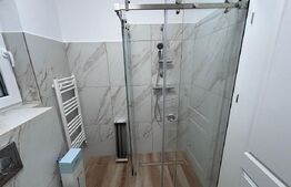 Apartament cu 2 camere, incalzire in pardoseala, loc de parcare, zona centrala